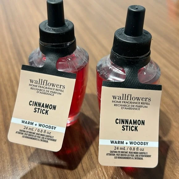 2 Bath & Body Works Cinnamon Stick Wallflowers - Picture 1 of 1